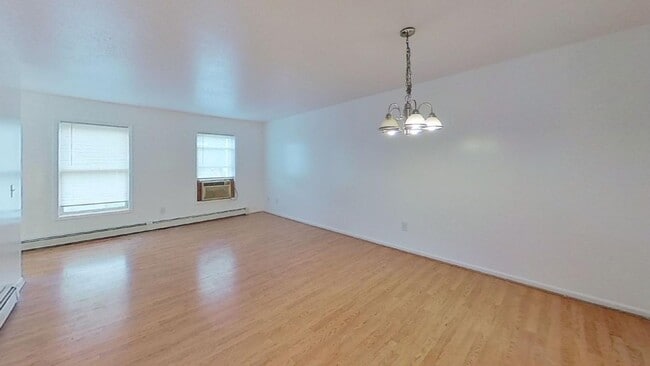 Building Photo - 2-Bedroom at 72 Chesnut St., Norwalk, CT