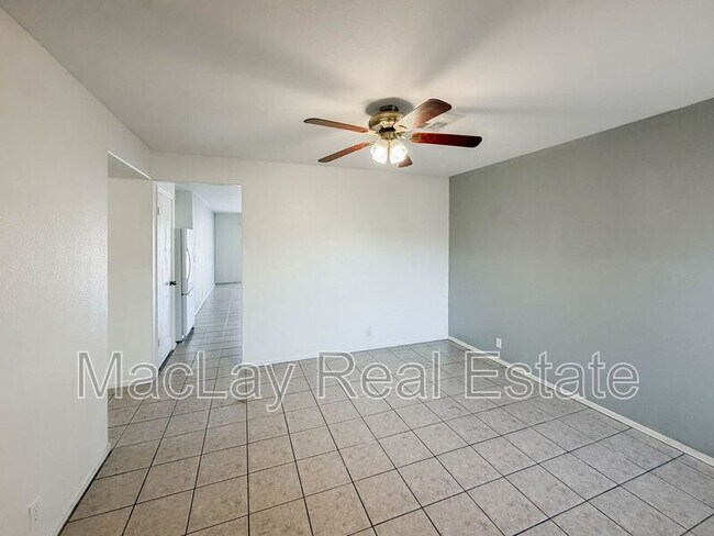 Foto del edificio - 15724 W Smokey Dr