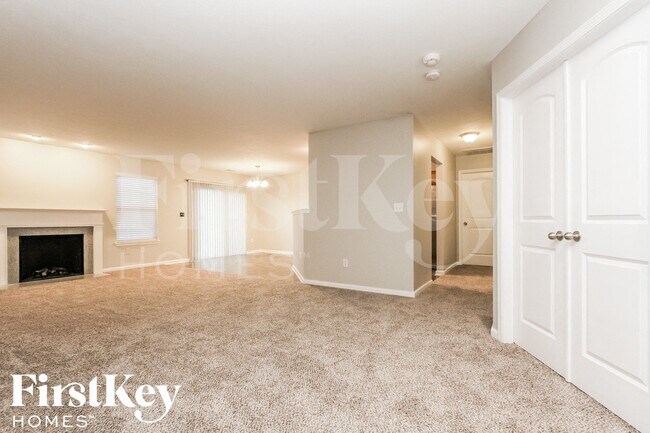 Foto del edificio - 8126 Oakley Ln