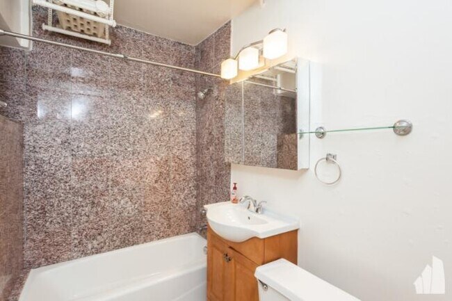 Foto del edificio - 1 bedroom in Chicago IL 60657