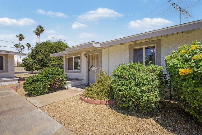 Building Photo - 10606 W Oakmont Dr