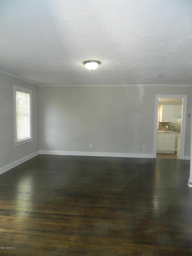 Building Photo - 244 E 48th St