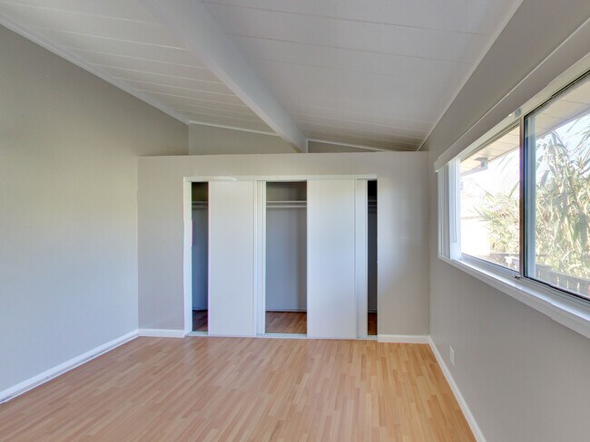 Building Photo - 2554 E 16th St