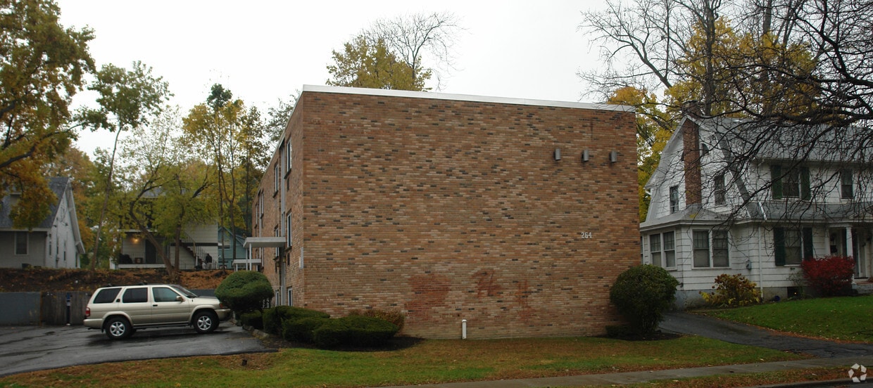Building Photo - 264 S Allen St