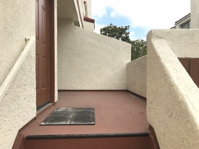 Building Photo - 2971 Plaza del Amo