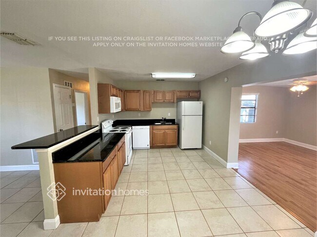 Building Photo - 8505 Temple Park Dr