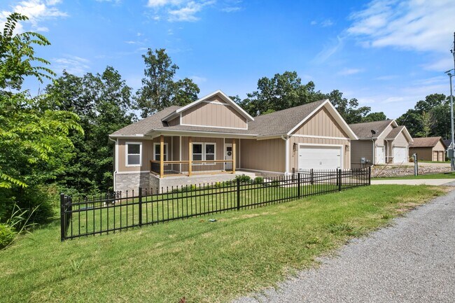 Foto del edificio - Fresh, Modern, and Minutes from Nature!