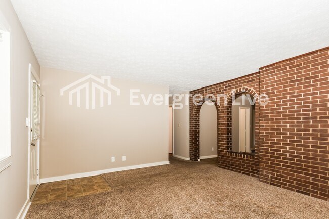 Foto del edificio - 304 Applegate Rd