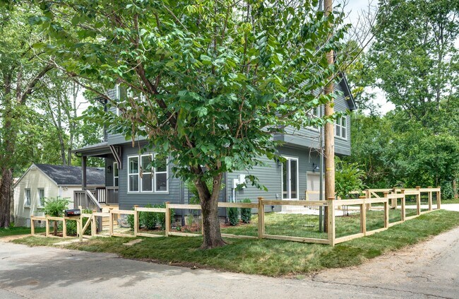 Foto del edificio - 2430 Little Ave