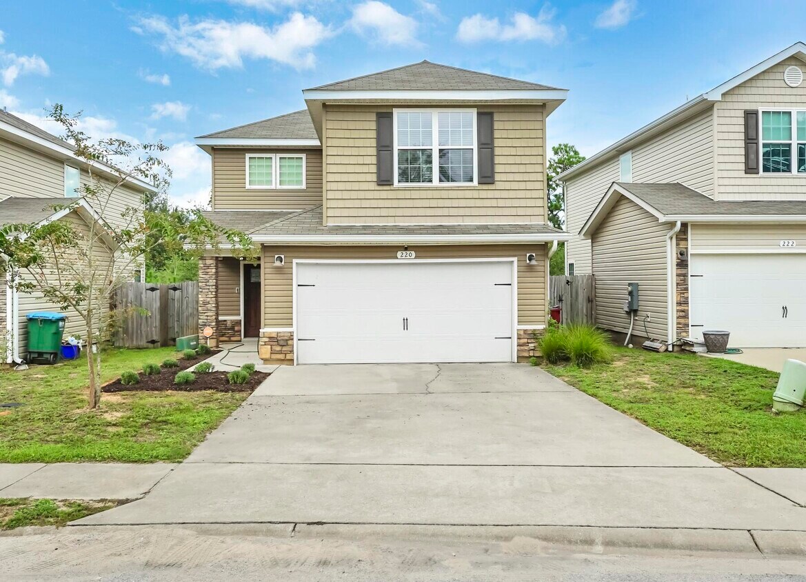 Primary Photo - 220 Wainwright Dr