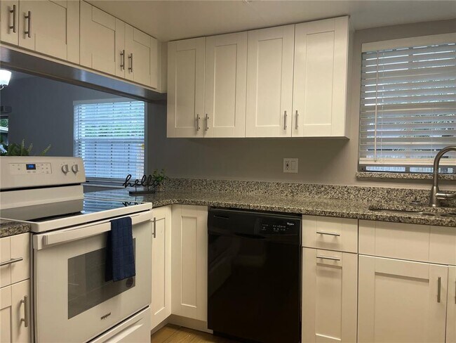 Foto del edificio - 1000 S Semoran Blvd