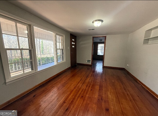 Foto del edificio - 10416 Lavonia Rd