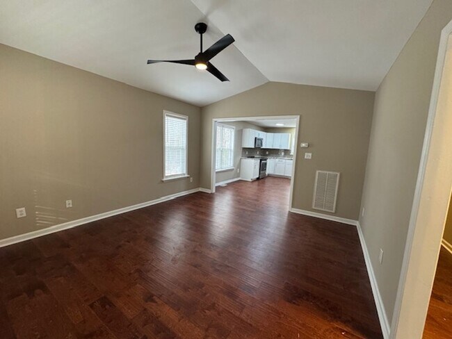 Building Photo - Short term lease available!