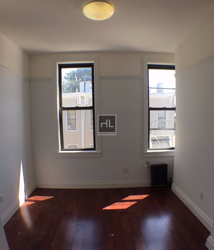 Primary Photo - HARMAN STREET / Spacious 1-Bed 1-Bath / Bu...