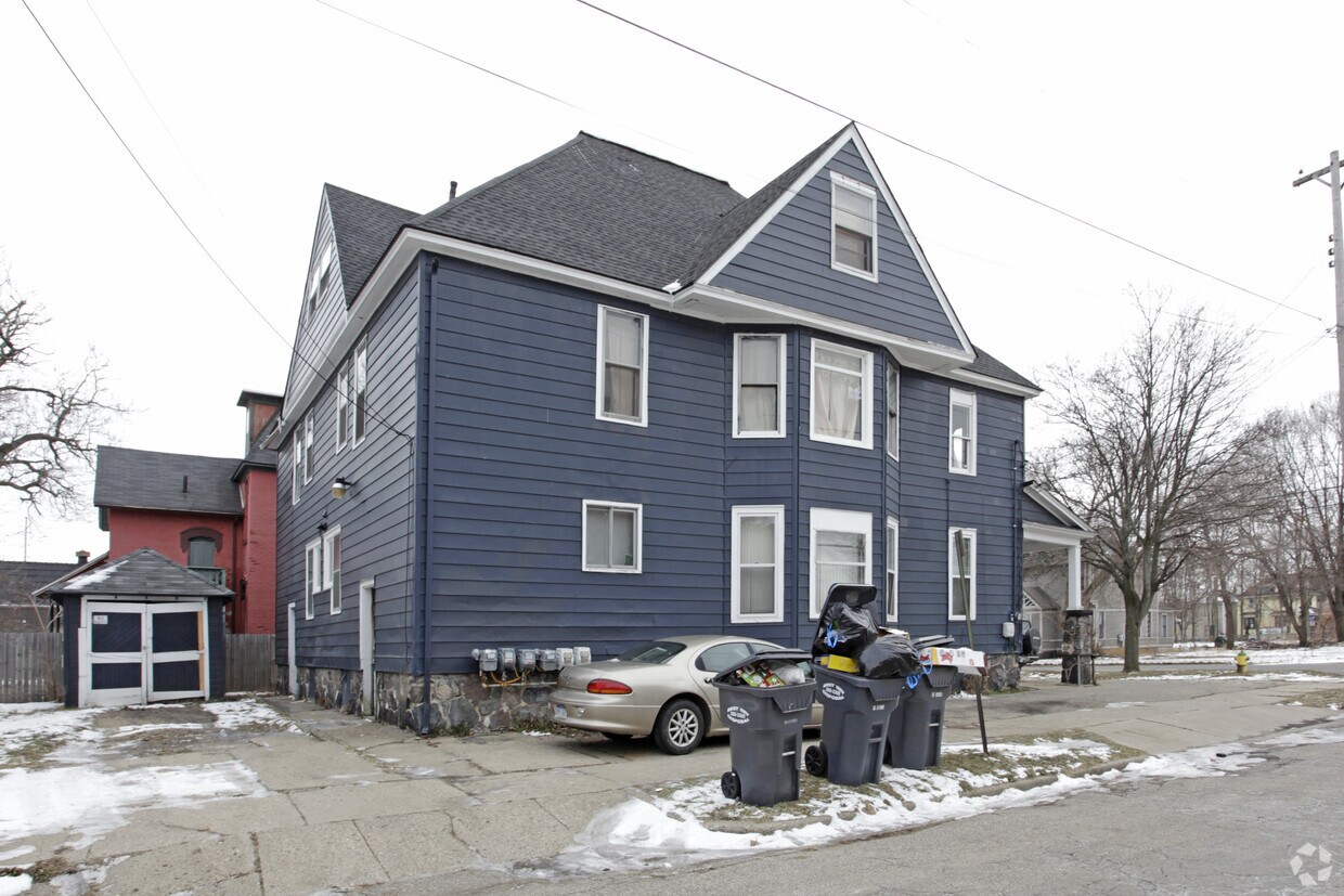 Building Photo - 612 W Kalamazoo Ave
