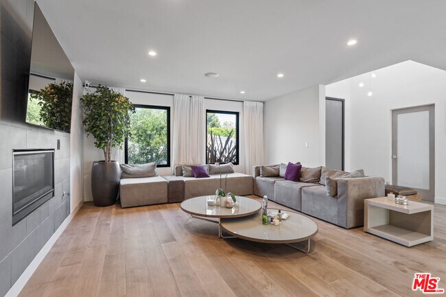 Foto del edificio - 3207 Thatcher Ave