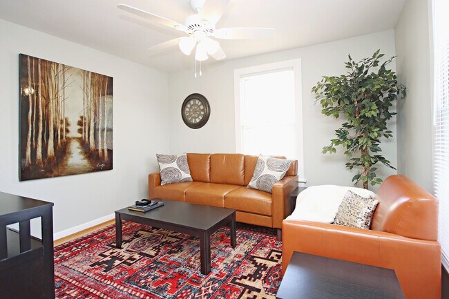 Foto del edificio - Fully Furnished, Short Term Downtown Home