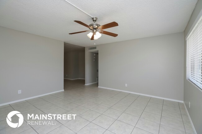 Building Photo - 2210 E Claire Dr