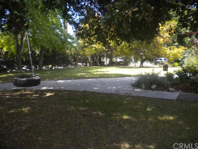 Foto del edificio - 1755 N Hill Ave