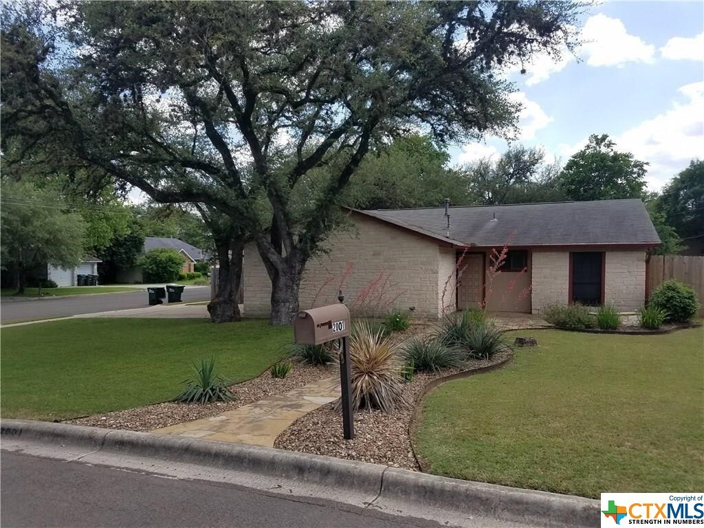 Primary Photo - 2001 Castle Bluff Dr