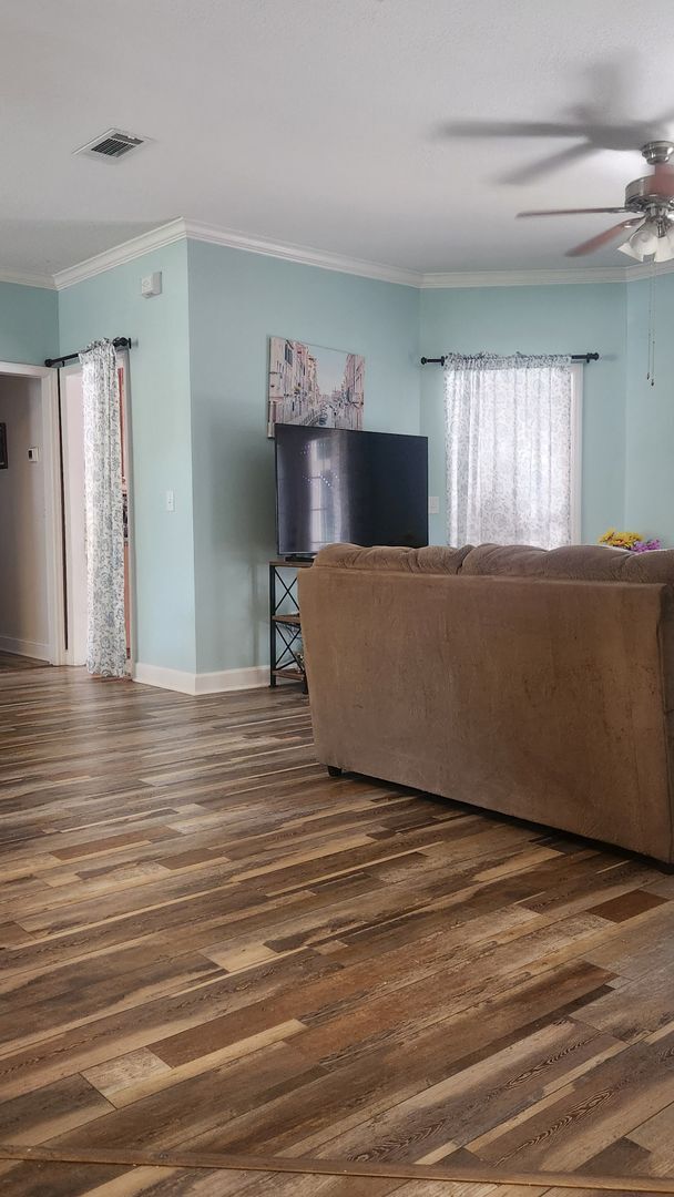 Foto del edificio - 3-bedroom, 2-bathroom home Mentone Subdivision