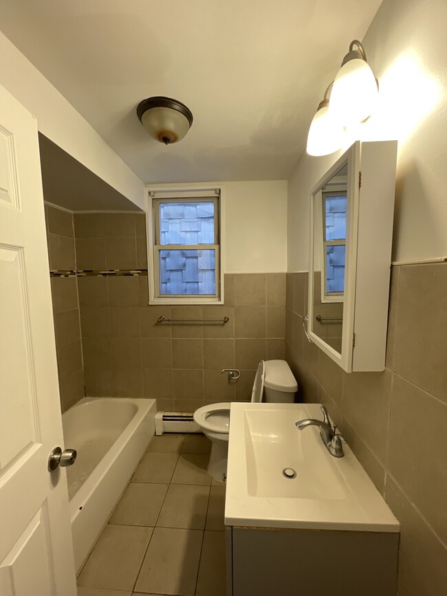 Bathroom - 117 Wilkinson Ave