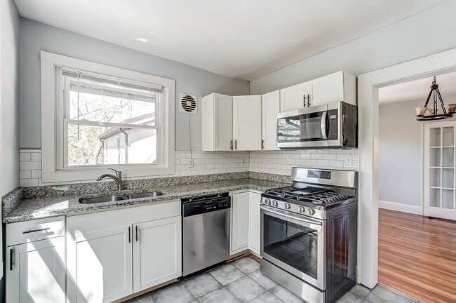 Building Photo - 3627 Zinsle Ave