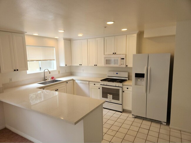 Building Photo - Helix Apts
