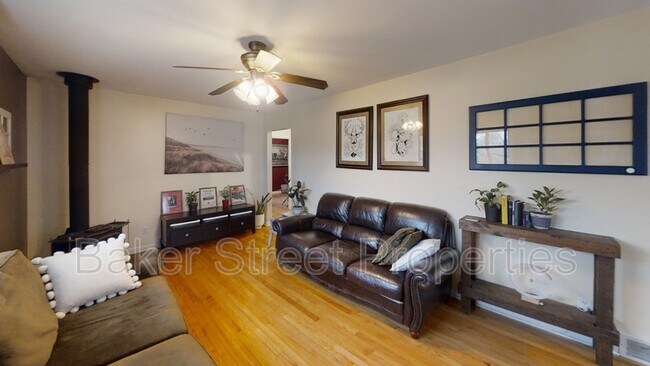 Building Photo - 1208 Chapel Ct