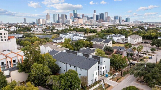 Foto del edificio - 3028 Live Oak St