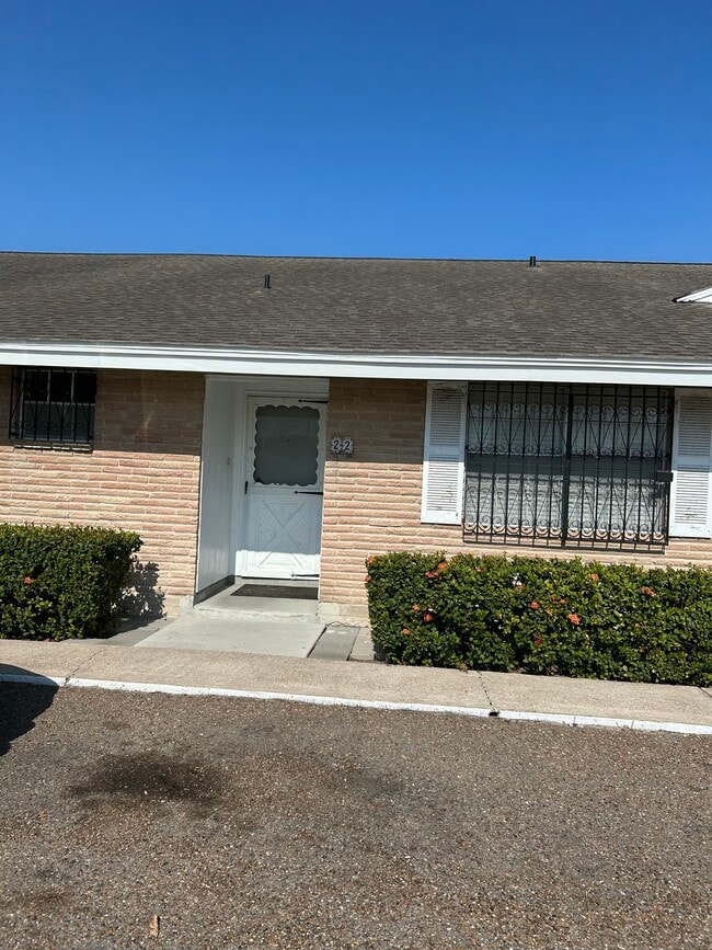 Building Photo - 700 W Fern Ave