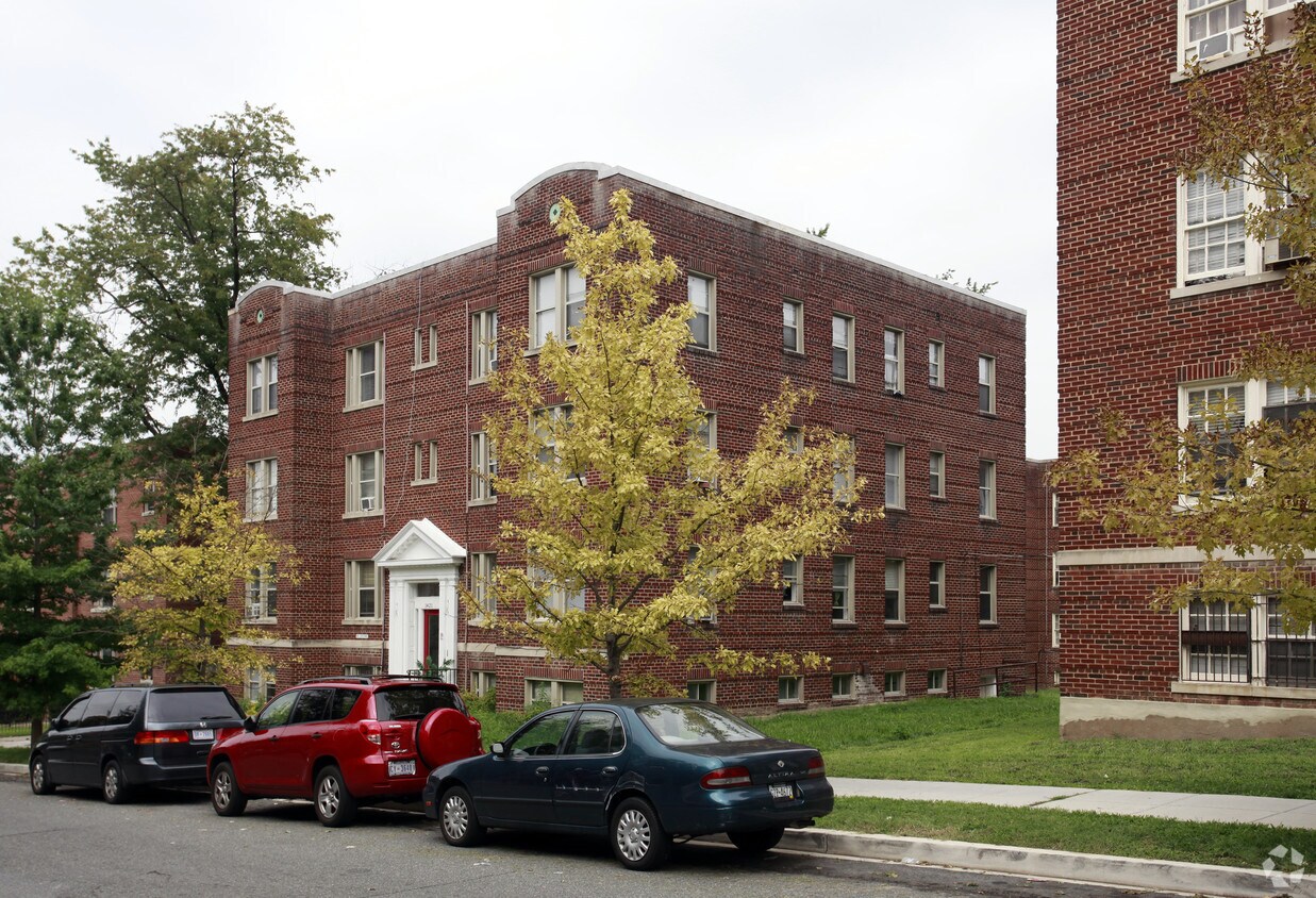 Foto principal - 1421 Somerset Pl NW