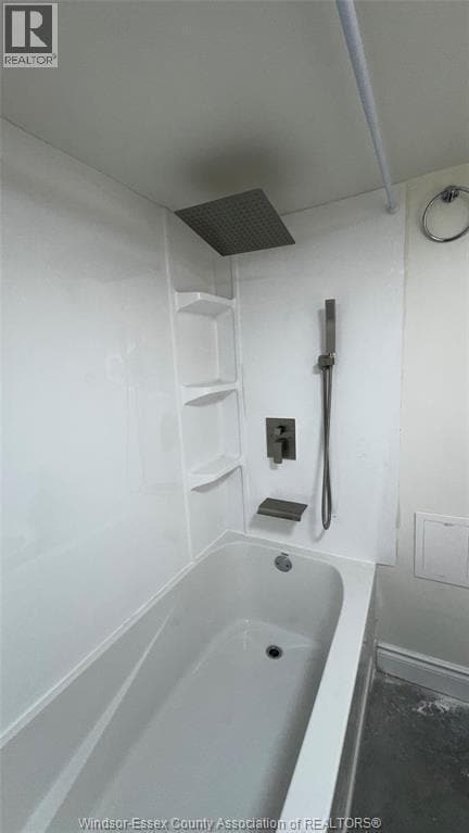 Building Photo - 2475 Meighen Rd