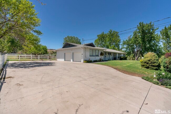 Foto del edificio - 8355 Lakeside Dr