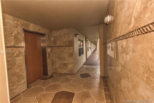 Building Photo - 1300 SW 125th Ave