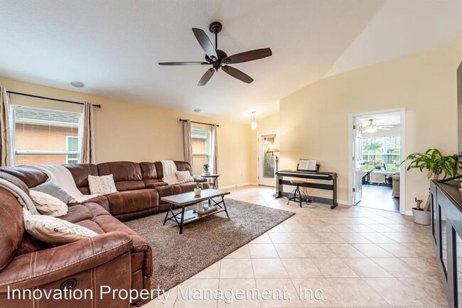 Building Photo - 4 br, 2 bath House - 15643 Carina Dr