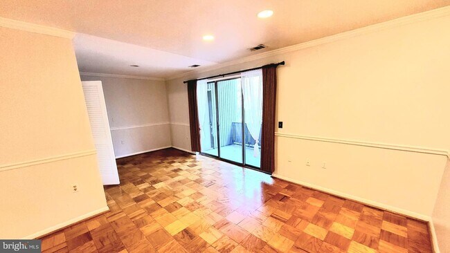 Foto del edificio - 111 Cross Keys Rd