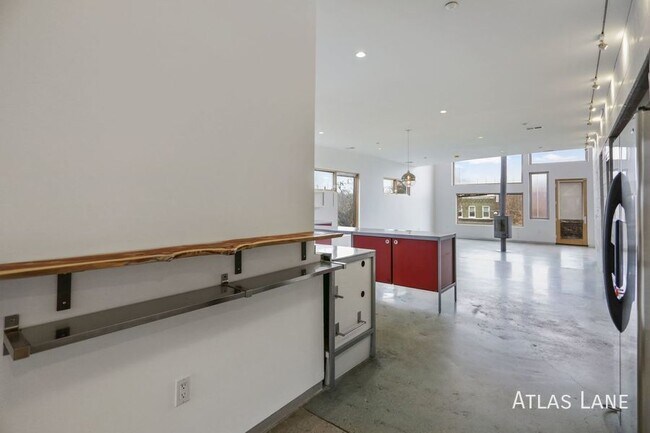 Foto del edificio - Professionally Managed // 4 Bedroom 4 Bath...