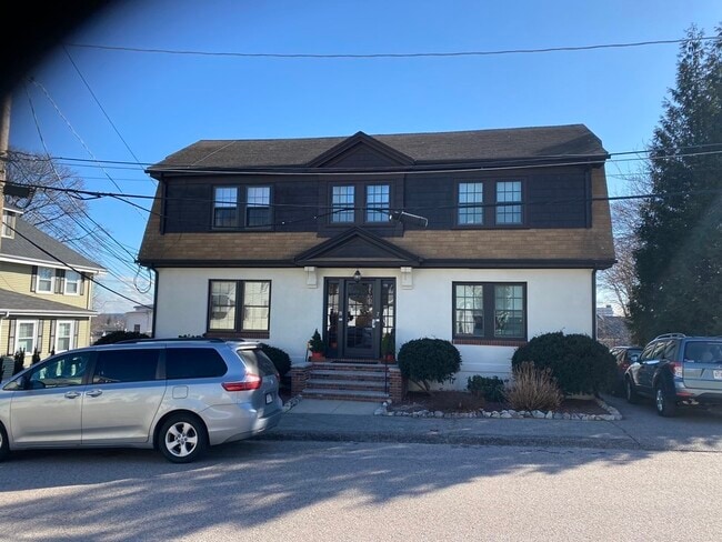 Building Photo - 11 Beacon Ave