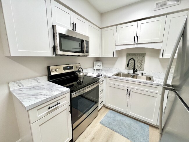Foto del edificio - 3215 W Swann Ave