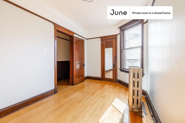 Foto del edificio - Room in Shared 3 bed/1 bath home