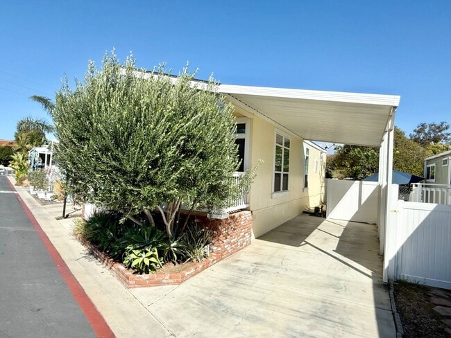 Building Photo - 80 Huntington St