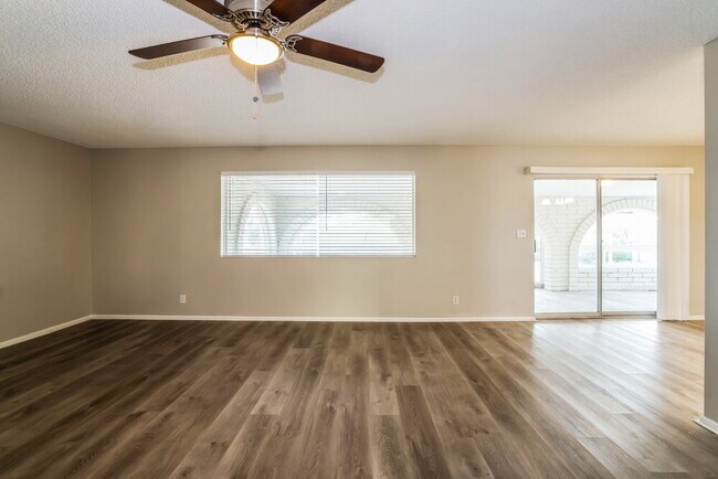 Foto del edificio - 6643 E Decatur St