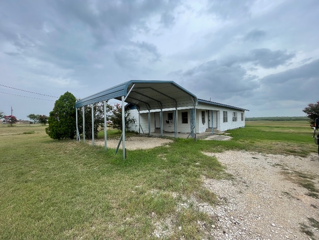Building Photo - 725 Pioneer Rd