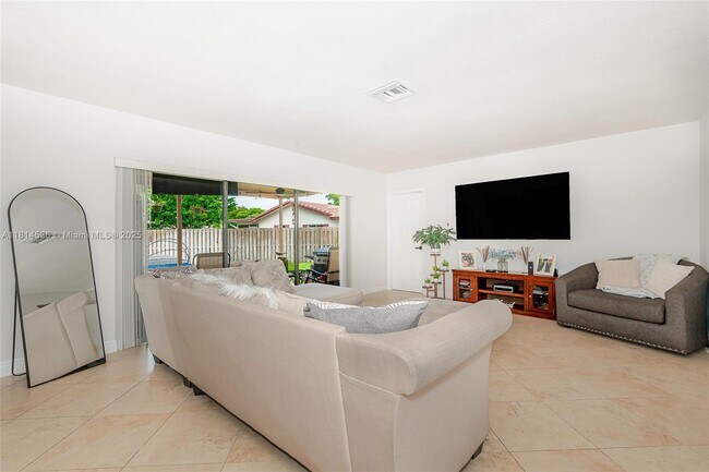 Foto del edificio - 10655 NW 42nd Dr