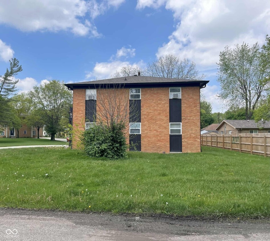 Building Photo - 6262 Eastridge Dr