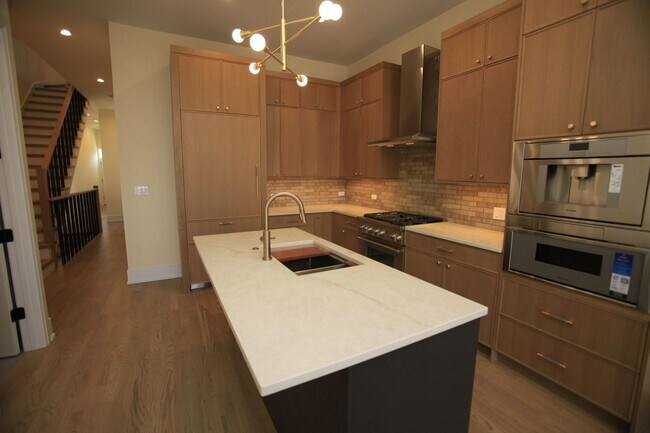 Foto del edificio - 1029 N Winchester Ave