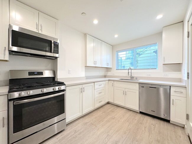 Building Photo - 108 Bosworth St