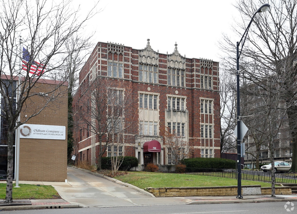 Primary Photo - 753 W Market St