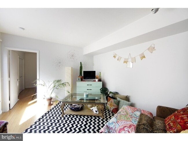 Foto del edificio - 447 Fairmount Ave